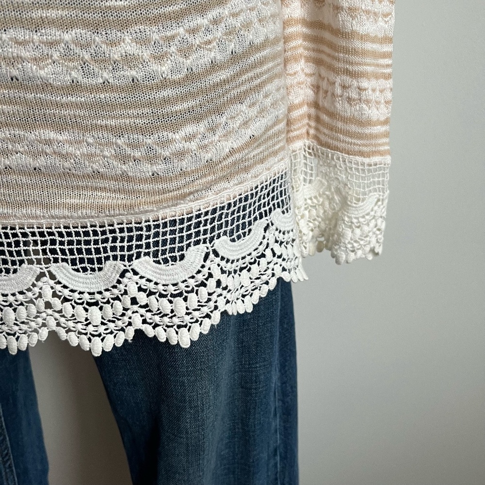 C - White & Tan Light Long Sleeve Knit / Shirt - Picture 5 of 9